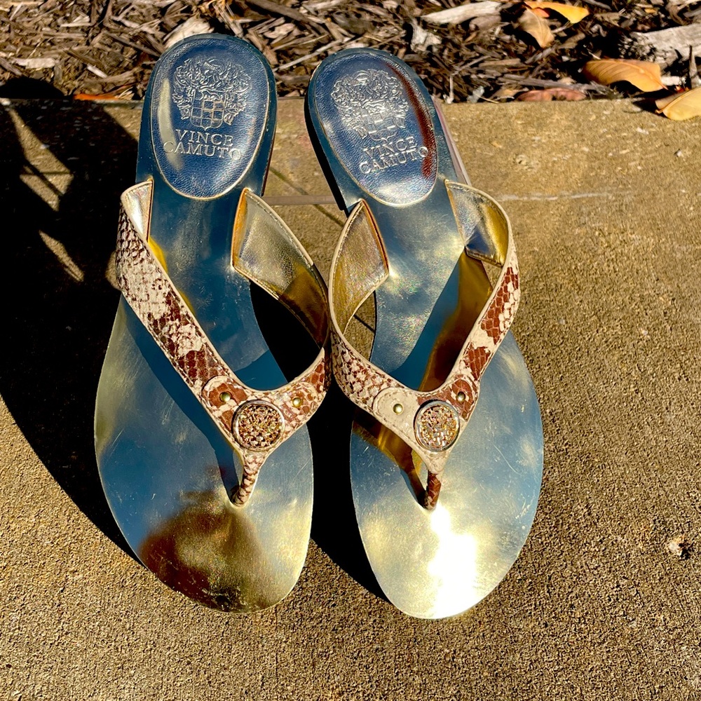 Vince Camuto Women’s  Metallic Thong Flip Flops Sandals Leather Gold  Size 7.5